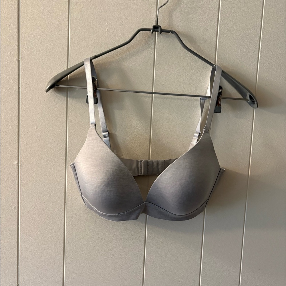 Strm Silver Gray Bra with Molded Cups and Adjustable Straps 34C band fits small